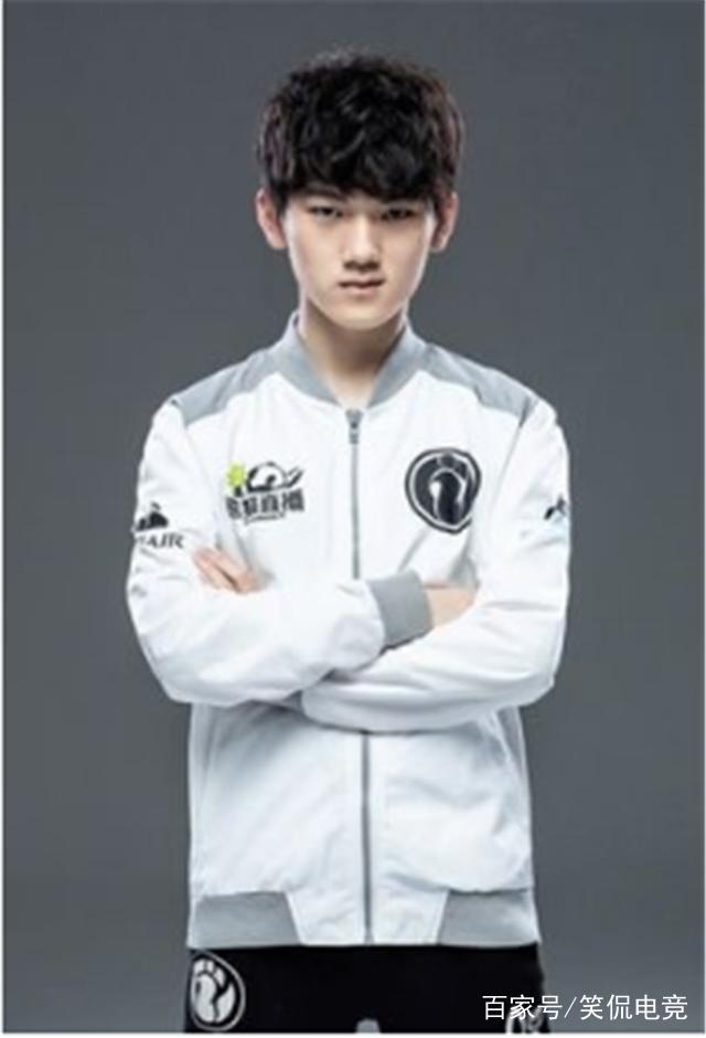 shanks小炮持续重火力压制 AL凶猛攻势24分钟速推JDG赢下首局